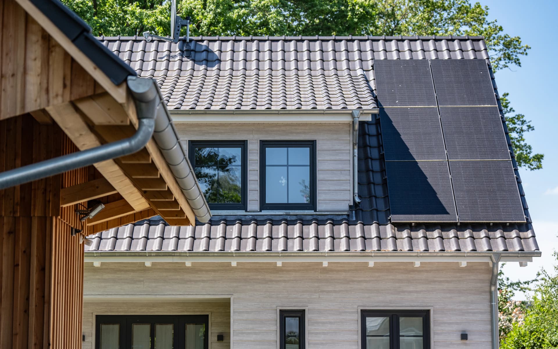 Keralit potdeksel op dakkapel